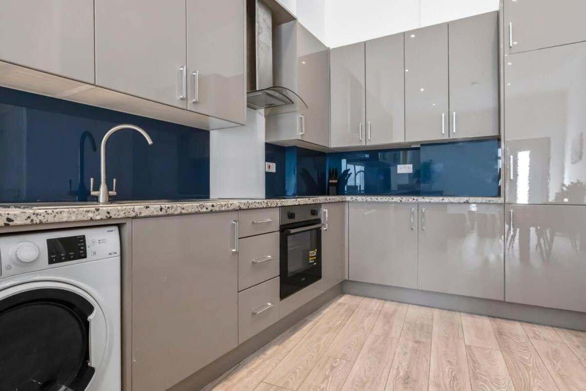Lovely 1 Bedroom Apartment In Central Уокинг Экстерьер фото