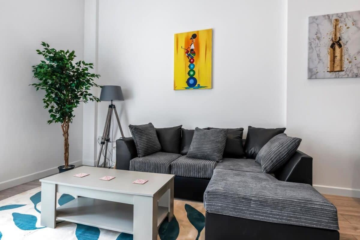 Lovely 1 Bedroom Apartment In Central Уокинг Экстерьер фото