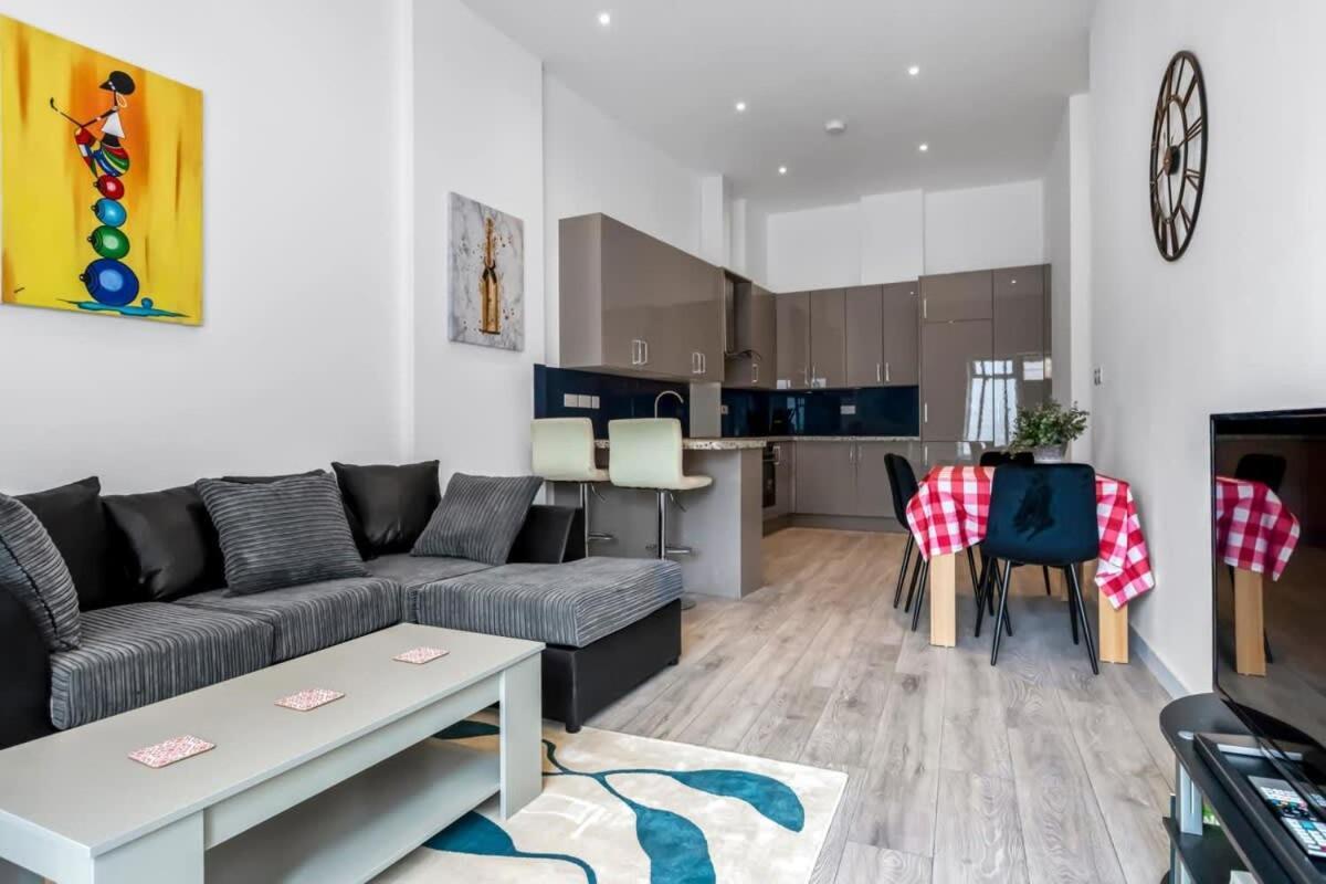 Lovely 1 Bedroom Apartment In Central Уокинг Экстерьер фото